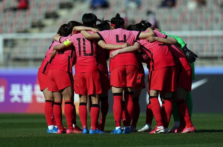 【娱乐888】足球报点评女足奥预赛对手：朝鲜女足强悍归来，体能困扰韩国女足